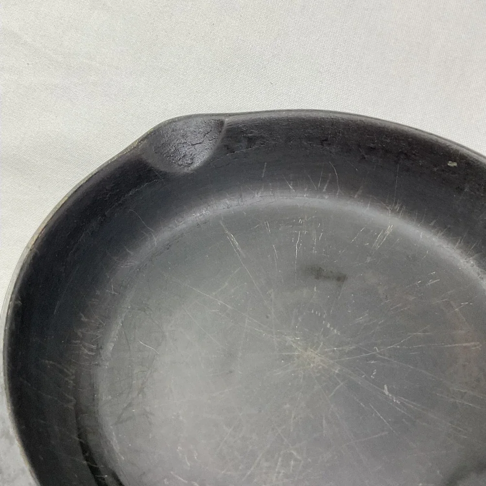 8 Inch Cast Iron Skillet Round Frying Pan Dual Spouts Unmarked S Mark Vintage